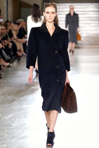 Look 19